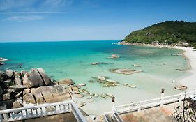 คริสตัล เบย์ รีสอร์ท